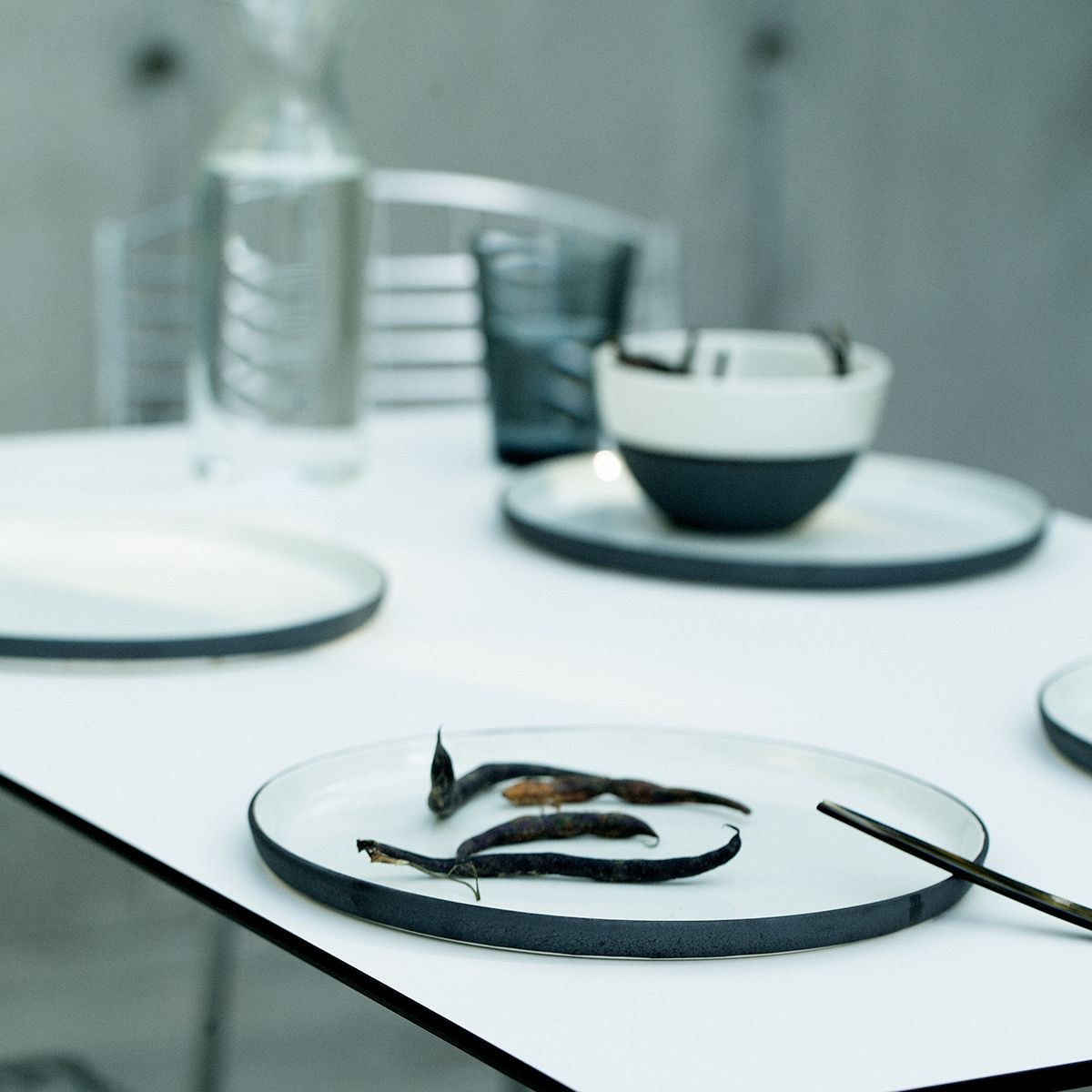 High Tech Dining Group Black